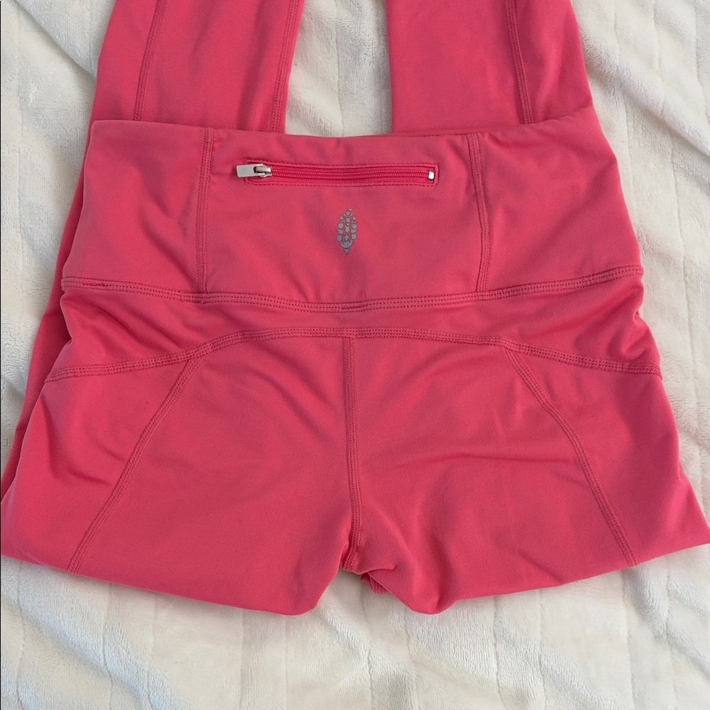 Free people Movement High Rise Crop Leggings Pink Ruched Ankle Zip Pocket Size S